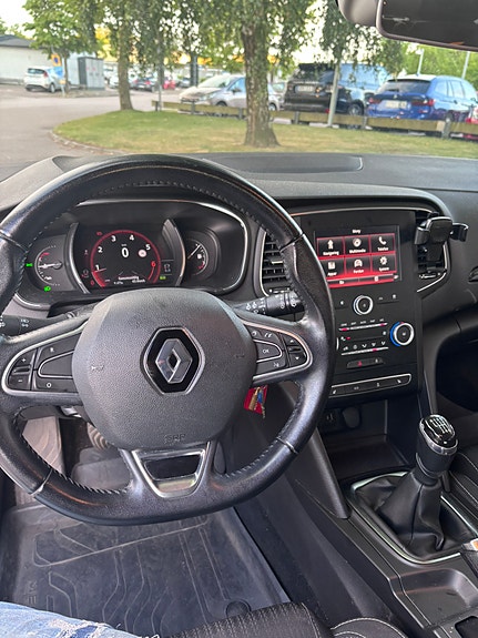 Renault Megane IV 5 of 6