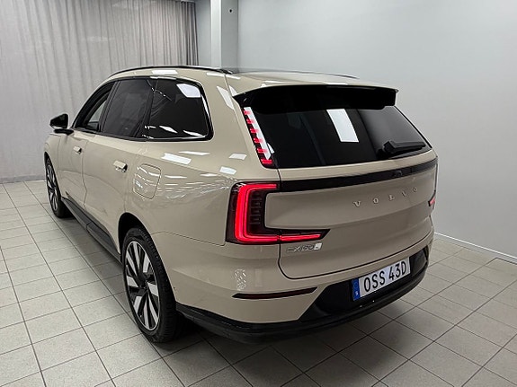 Volvo EX90 3 of 5