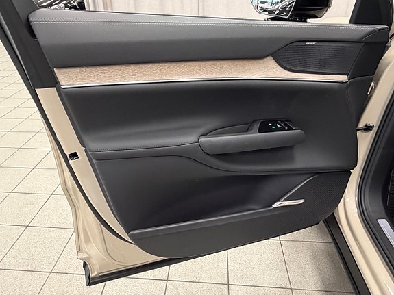 Volvo EX90 5 of 5