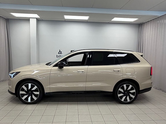 Volvo EX90 2 of 5