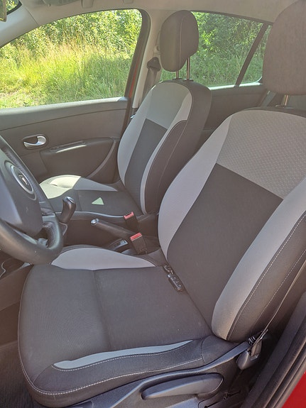 Renault Clio 2 of 8