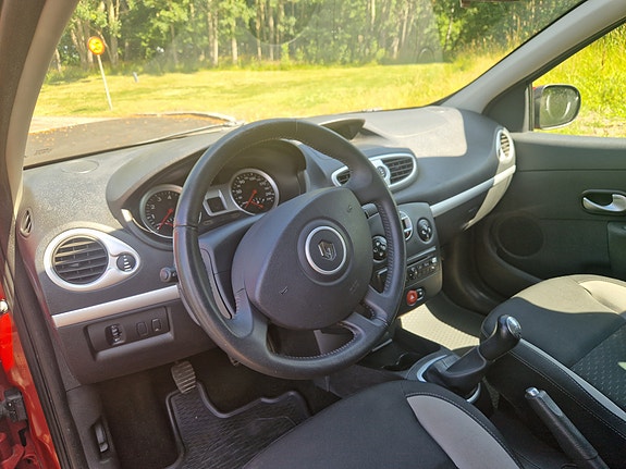 Renault Clio 3 of 8