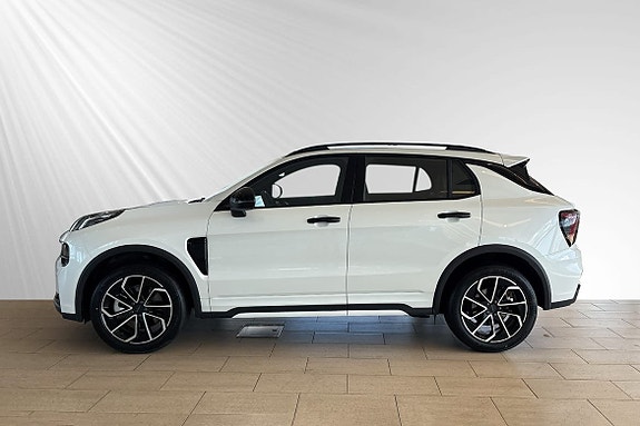 Lynk & Co 01 2 of 5