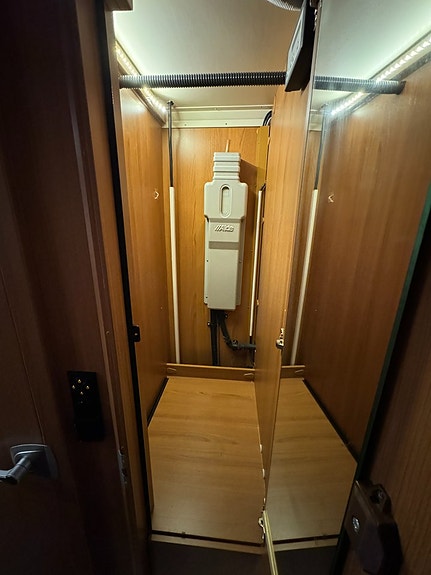 LMC Grand Explorer I800 (180HK AUT) Långbädd! Hydrauliska stödben! ALDE! Vinteranpassad! Stort garage! AC bodel! LÅGA MI 13 of 27