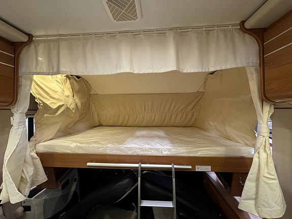 LMC Grand Explorer I800 (180HK AUT) Långbädd! Hydrauliska stödben! ALDE! Vinteranpassad! Stort garage! AC bodel! LÅGA MI 20 of 27