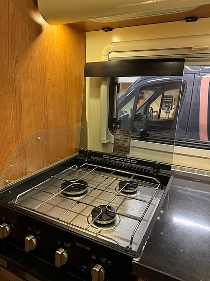 LMC Grand Explorer I800 (180HK AUT) Långbädd! Hydrauliska stödben! ALDE! Vinteranpassad! Stort garage! AC bodel! LÅGA MI 8 of 27
