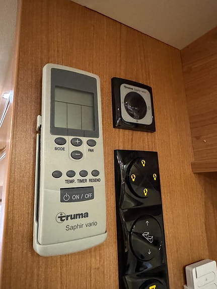 LMC Grand Explorer I800 (180HK AUT) Långbädd! Hydrauliska stödben! ALDE! Vinteranpassad! Stort garage! AC bodel! LÅGA MI 21 of 27