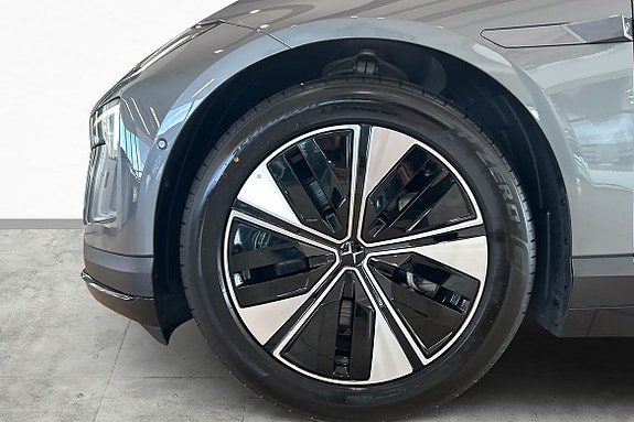 Polestar 4 6 of 30