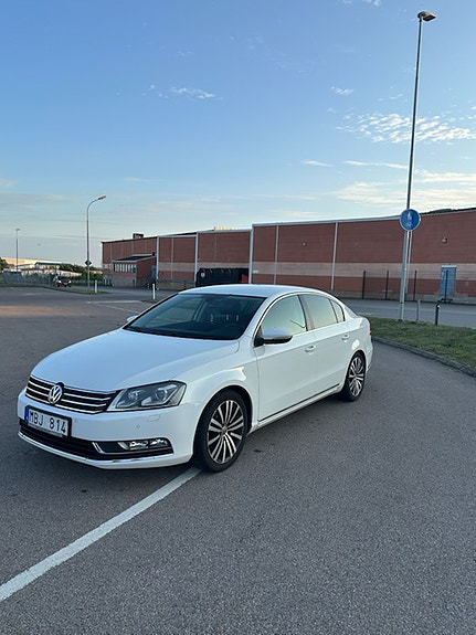 Volkswagen Passat 2 of 5
