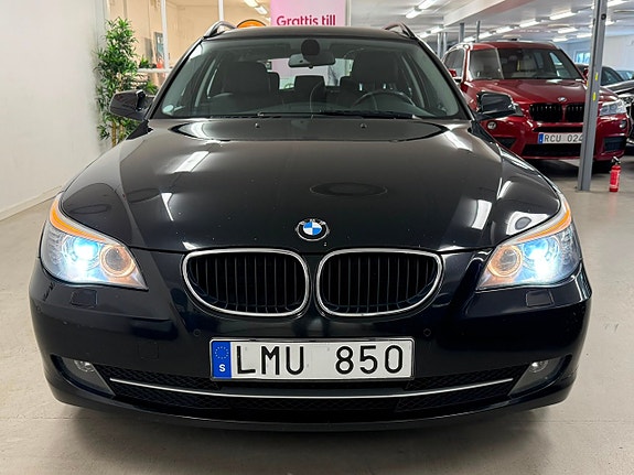BMW 520i 3 of 5