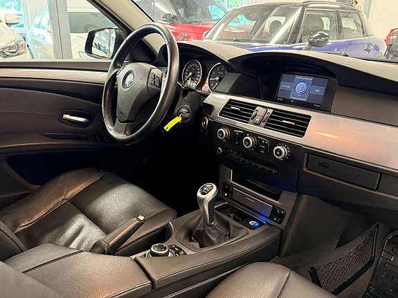 BMW 520i 17 of 27
