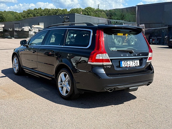 Volvo V70 2 of 5