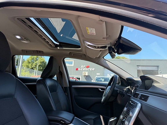 Volvo V70 3 of 5