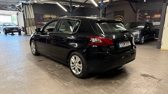 Peugeot 308 4 of 5