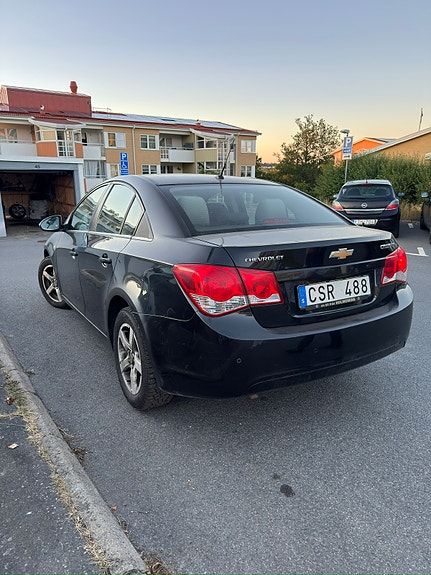 Chevrolet Cruze 3 of 5