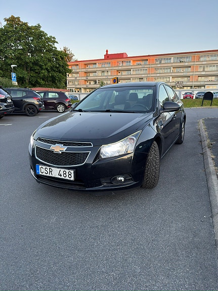 Chevrolet Cruze 2 of 5