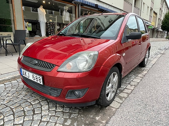 Ford Fiesta 2 of 5