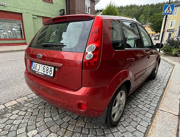 Ford Fiesta 3 of 5