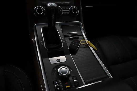 Land Rover Range Rover Sport 24 of 27