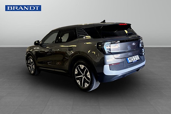 Ford Explorer 3 of 12