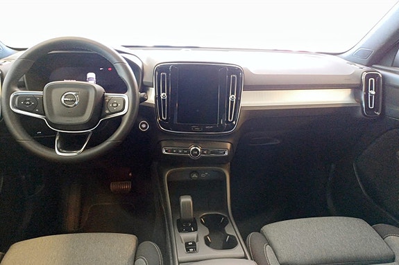 Volvo XC40 4 of 5