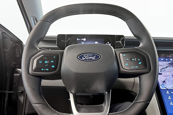 Ford Explorer 10 of 12