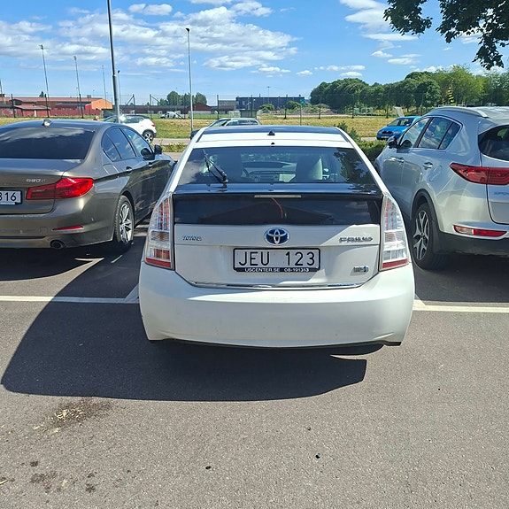 Toyota Prius 5 of 5