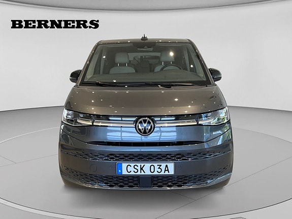 Volkswagen Multivan 8 of 18