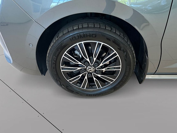 Volkswagen Multivan 14 of 18