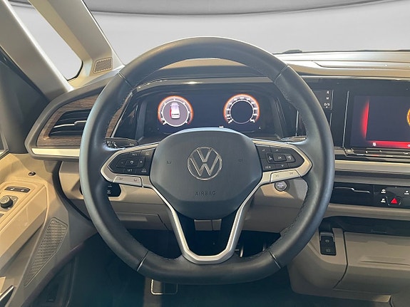 Volkswagen Multivan 12 of 18