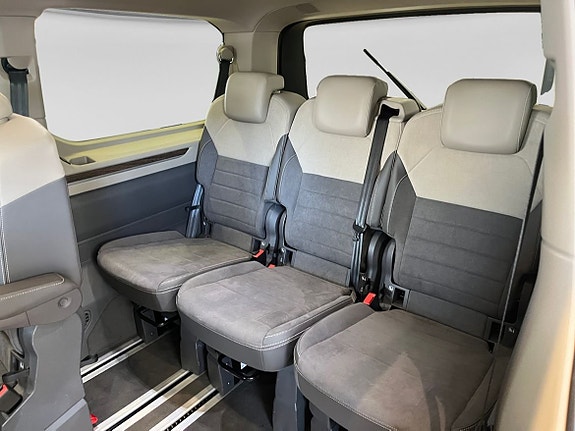 Volkswagen Multivan 16 of 18