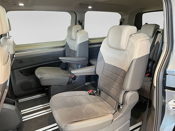 Volkswagen Multivan 13 of 18