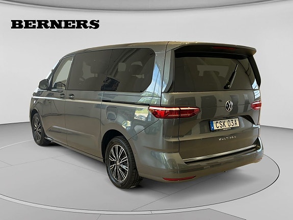 Volkswagen Multivan 3 of 5
