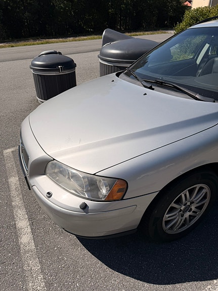 Volvo V70 2 of 5