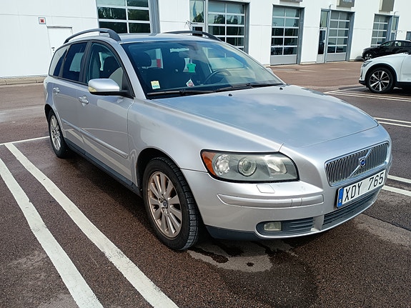 Volvo V50 2 of 5