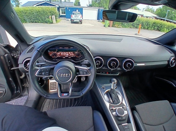 Audi TT 2 of 4