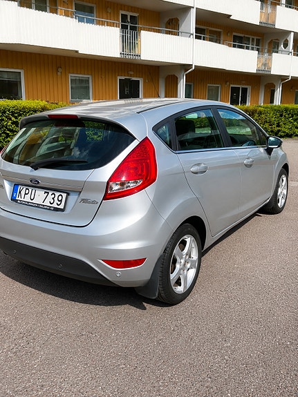 Ford Fiesta 2 of 4