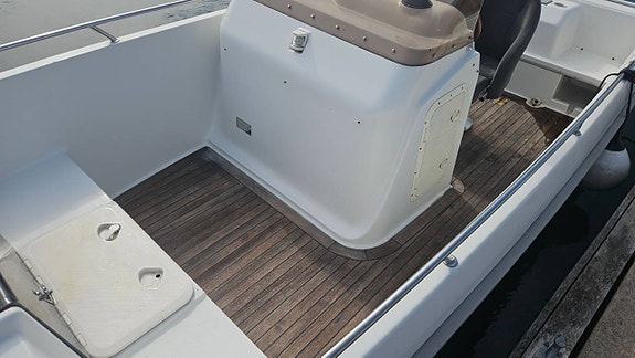 Hydrolift F23 med Mercruiser 350 Magnum MPI 7 of 8