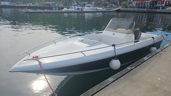Hydrolift F23 med Mercruiser 350 Magnum MPI 5 of 5