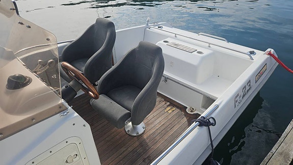 Hydrolift F23 med Mercruiser 350 Magnum MPI 3 of 5