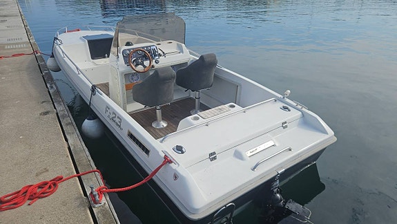 Hydrolift F23 med Mercruiser 350 Magnum MPI 6 of 8