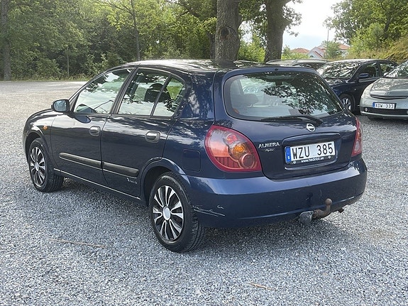 Nissan Almera 4 of 5