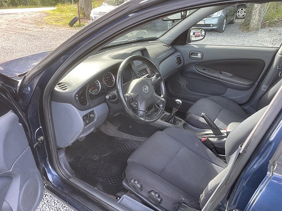 Nissan Almera 14 of 19