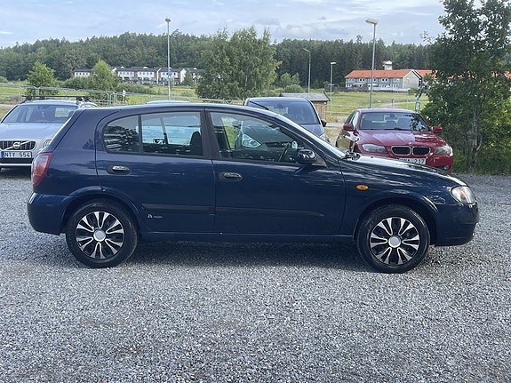 Nissan Almera 7 of 19