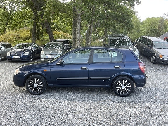 Nissan Almera 8 of 19