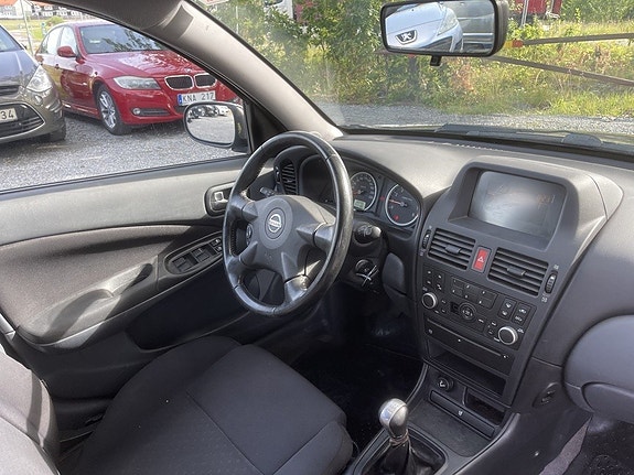 Nissan Almera 10 of 19