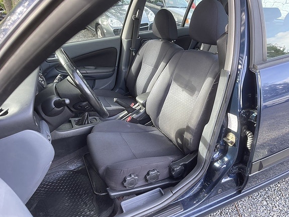Nissan Almera 12 of 19