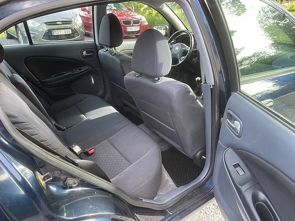 Nissan Almera 15 of 19