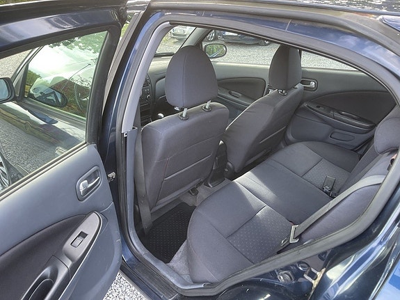 Nissan Almera 13 of 19