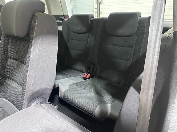 Volkswagen Touran 21 of 28